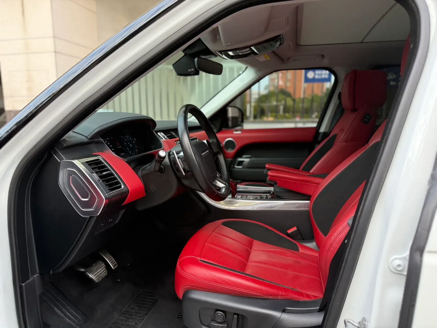 2022 LAND ROVER thumbnail 4