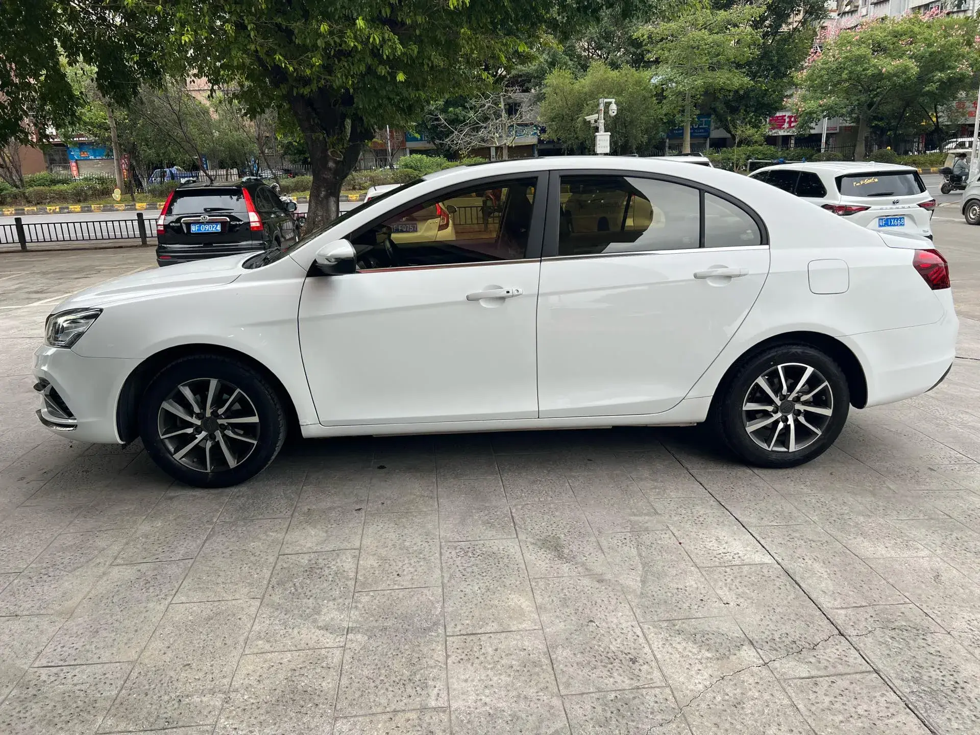 2019 GEELY EMGRAND thumbnail 4