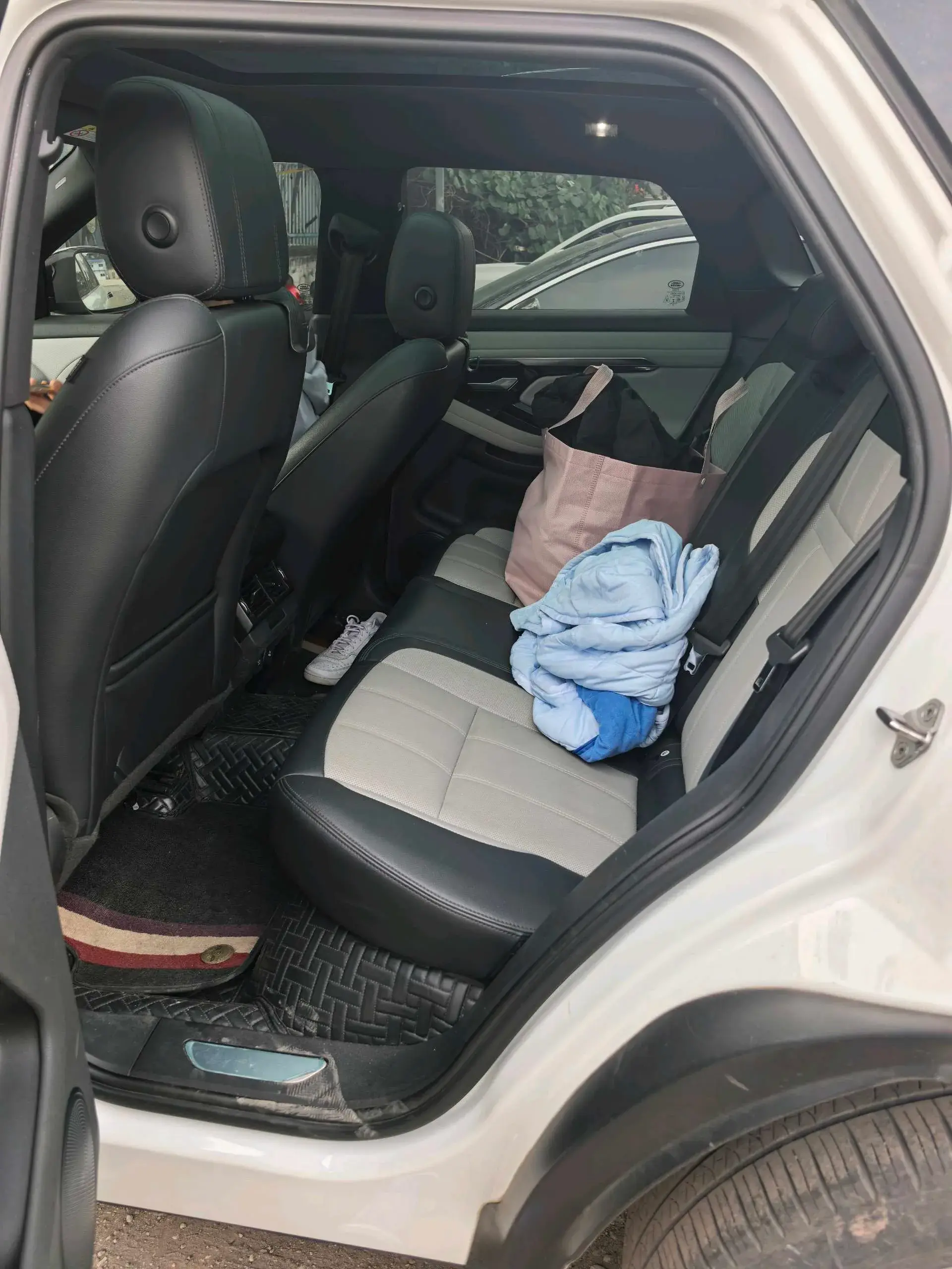 2020 LAND ROVER thumbnail 4