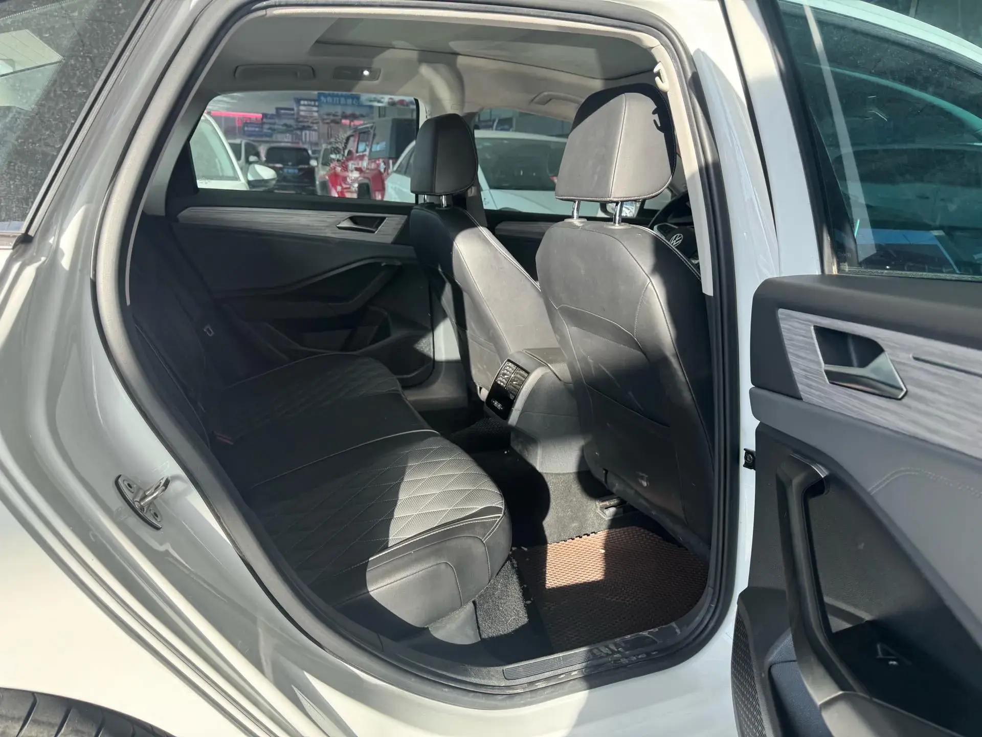 2023 VOLKSWAGEN SAGITAR thumbnail 4