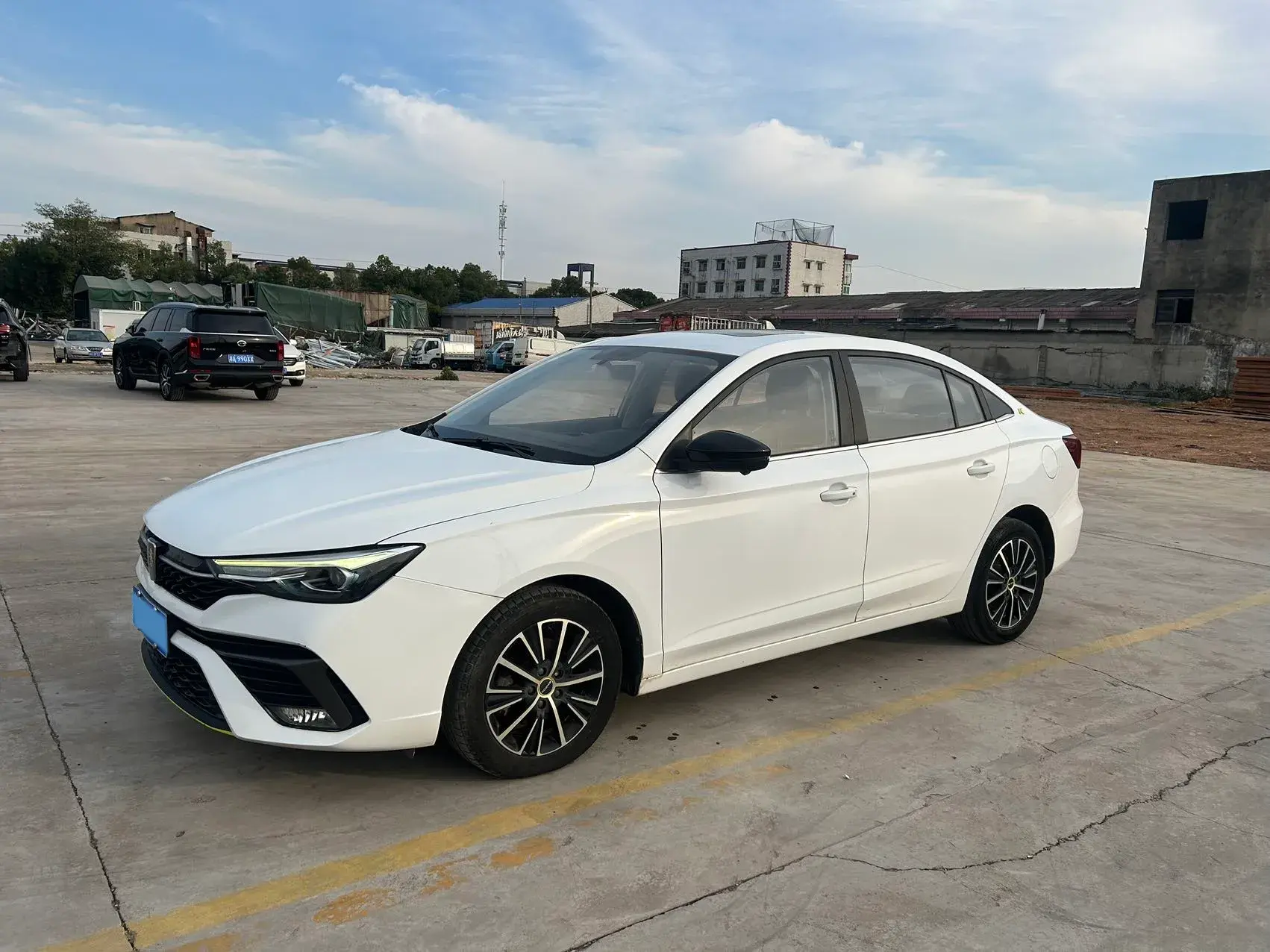 2021 ROEWE I5 view 1