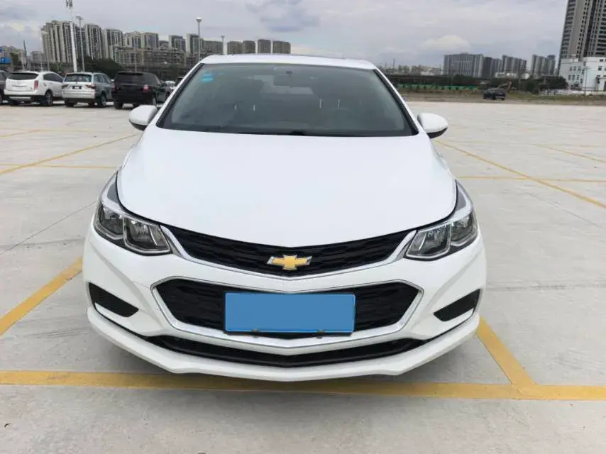 2018 CHEVROLET CRUZE view 1