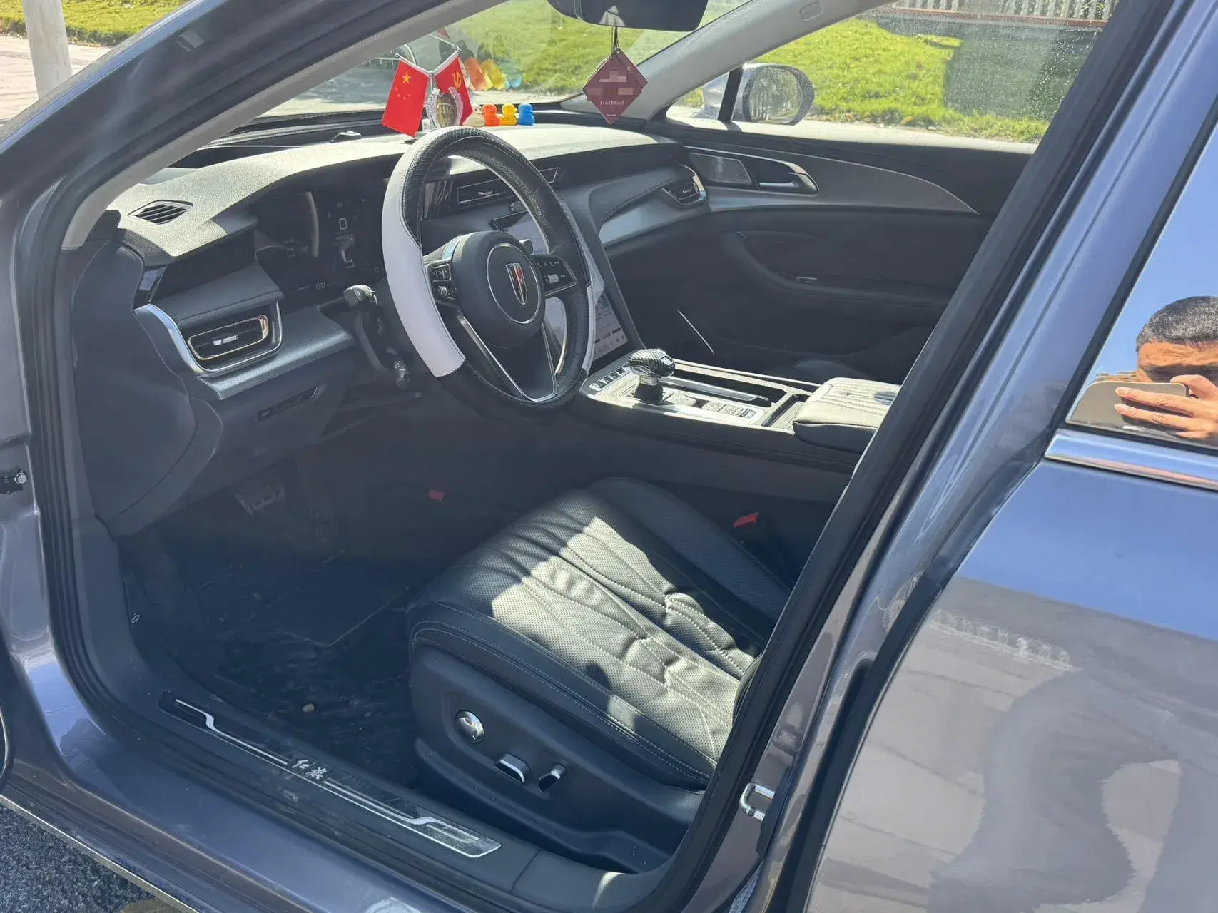 2023 HONGQI H5 thumbnail 2