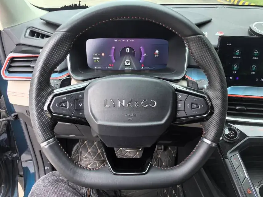 2020 LYNK&CO 06 thumbnail 3