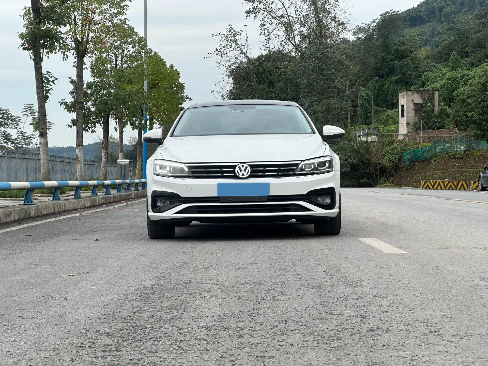 2019 VOLKSWAGEN LAMANDO thumbnail 2