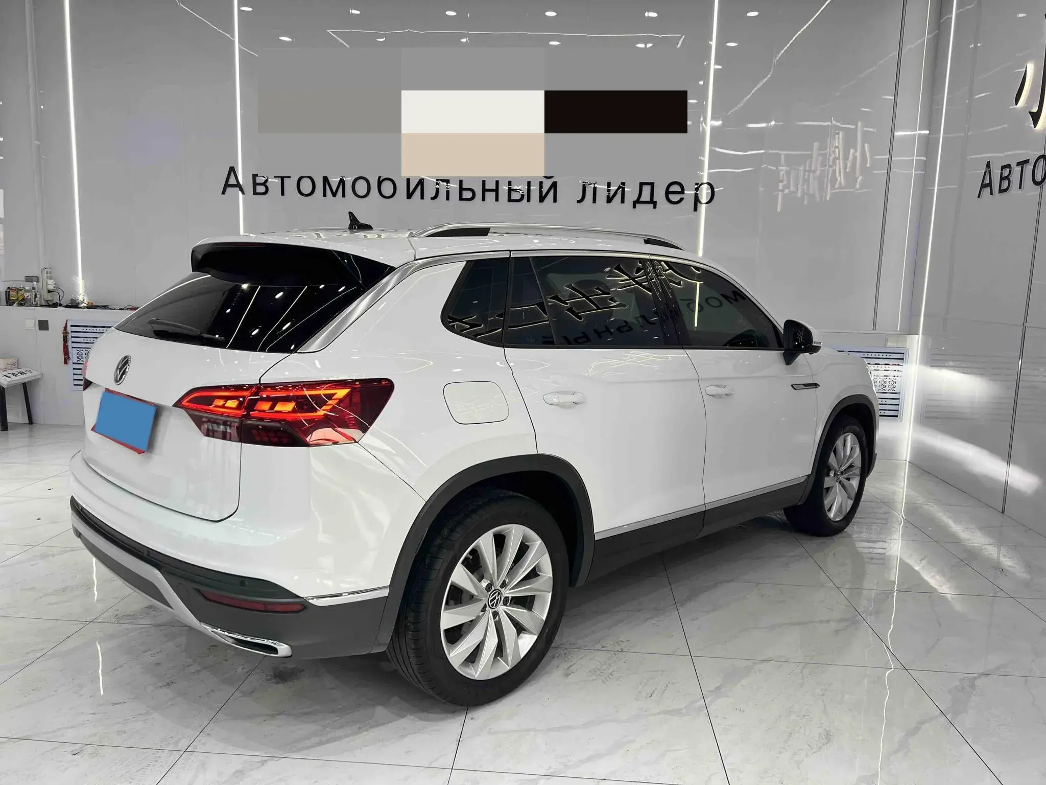 2021 VOLKSWAGEN TAYRON thumbnail 3