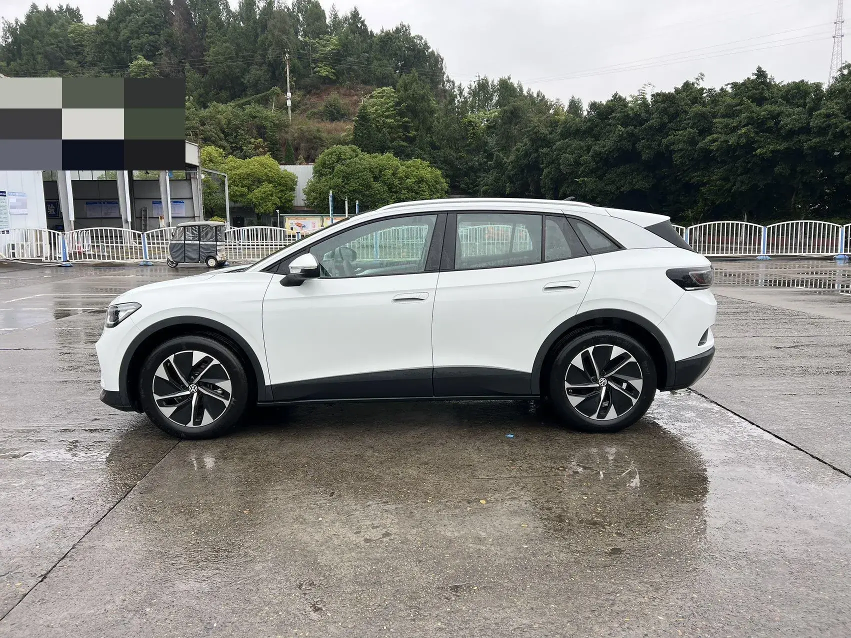 2025 VOLKSWAGEN ID.4 thumbnail 4