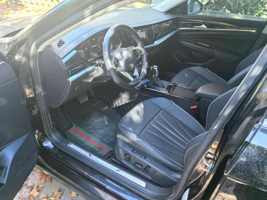 2024 Volkswagen Passat 2.0T 220HP L4 7DCT,autocango,china used car exporter,china ev exporter,chinese used car exporter,chinese used ev exporter