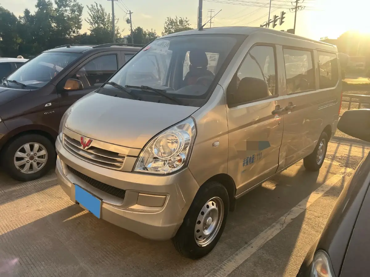 2014 WuLing RongGuang 1.5L 107HP L4 5MT