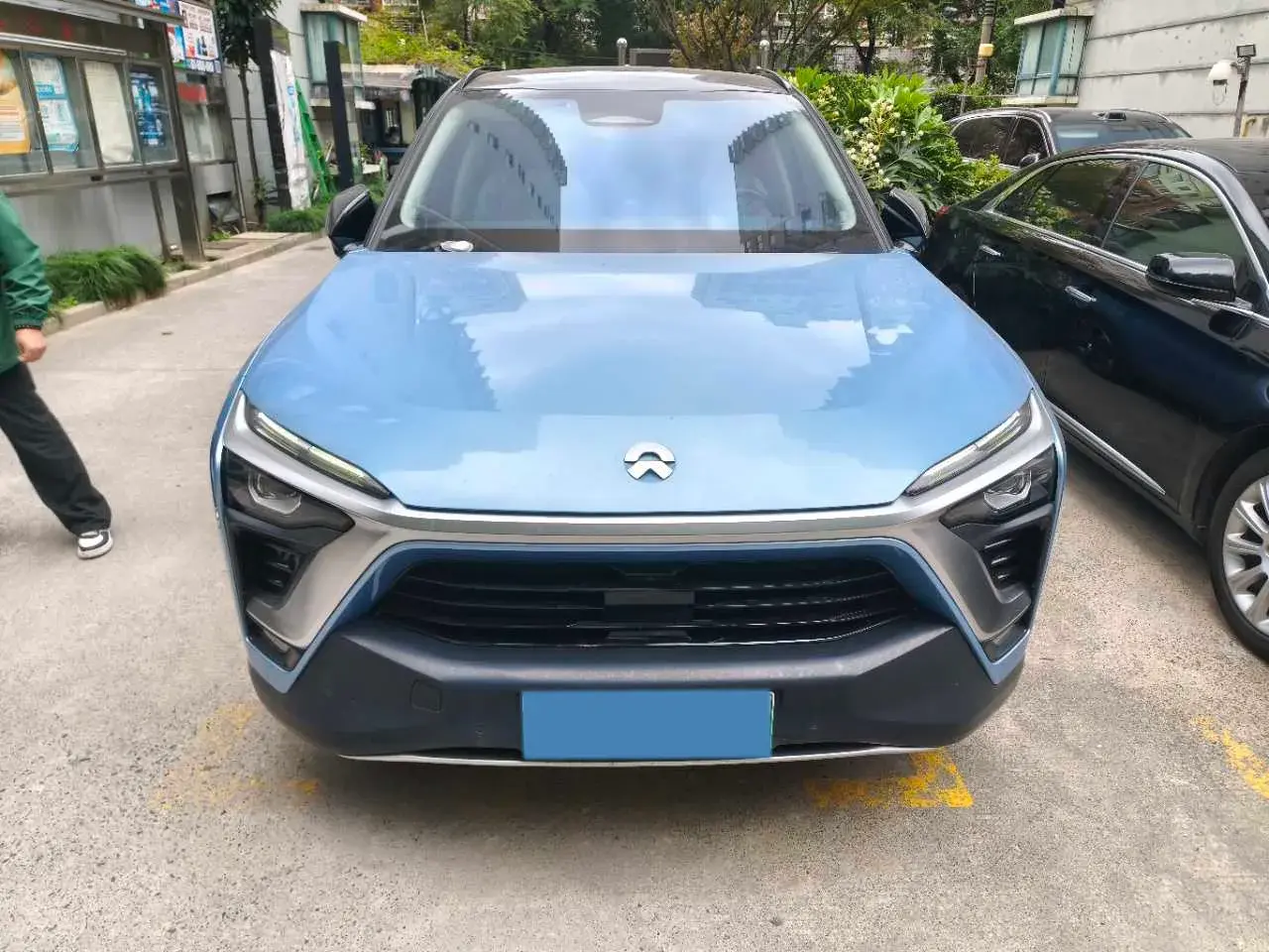 2018 NIO ES8 thumbnail 2