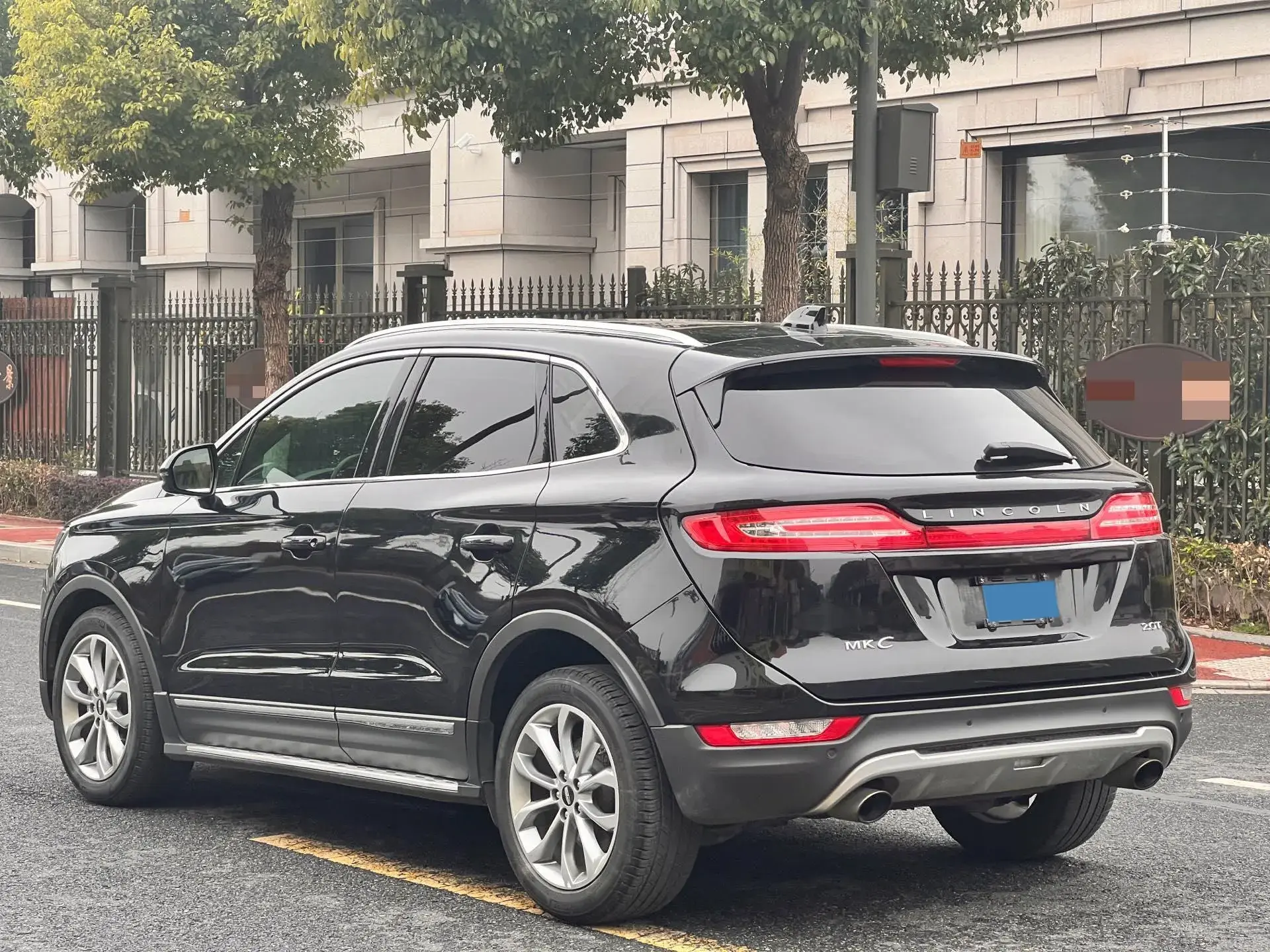 2017 LINCOLN MKC thumbnail 4