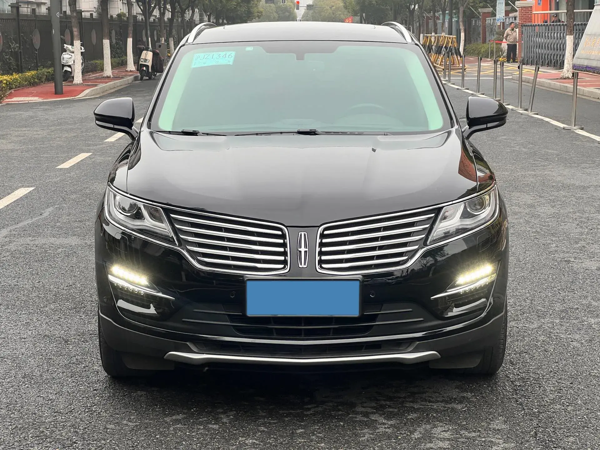 2017 LINCOLN MKC thumbnail 2