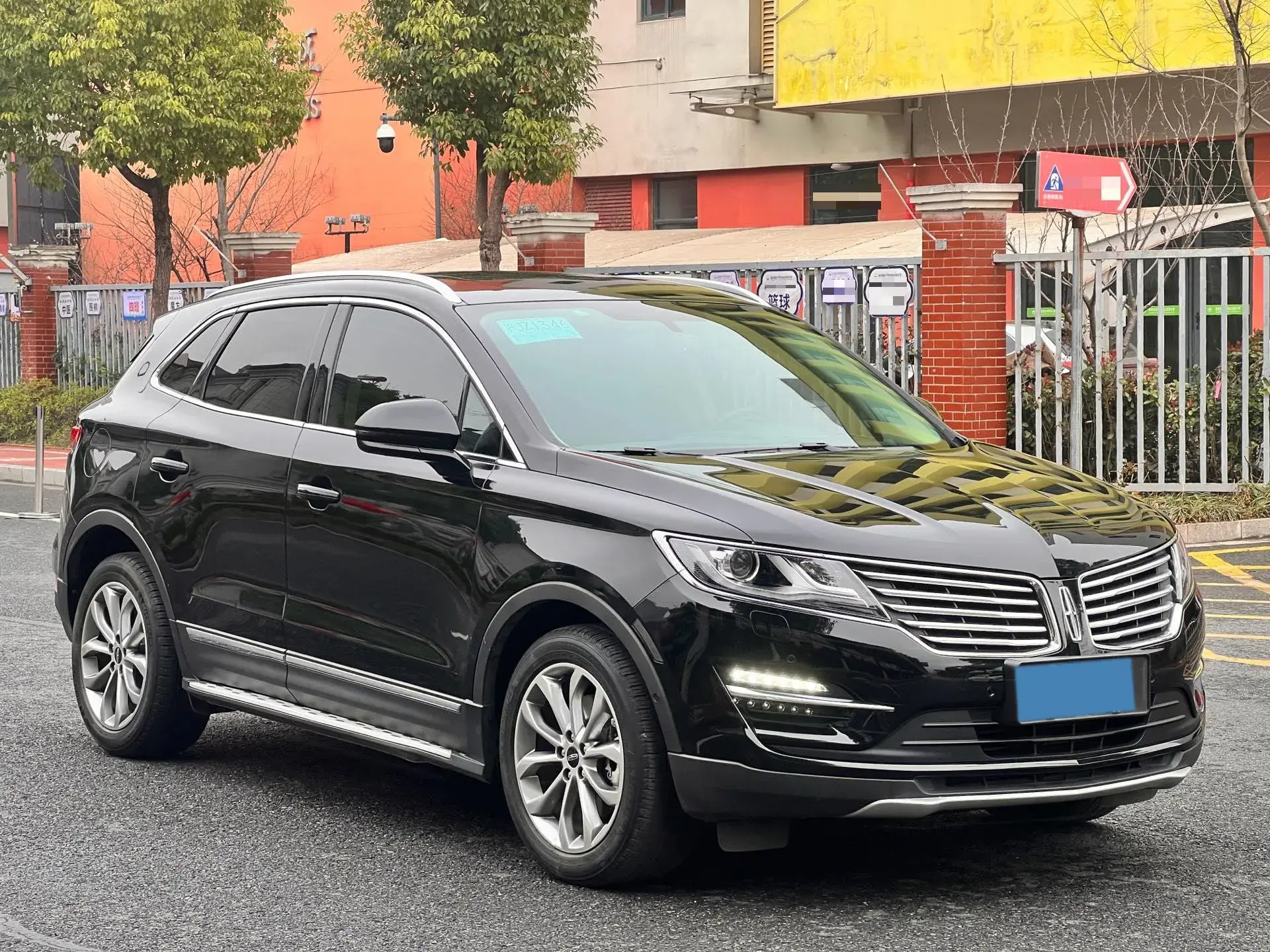 2017 LINCOLN MKC thumbnail 3