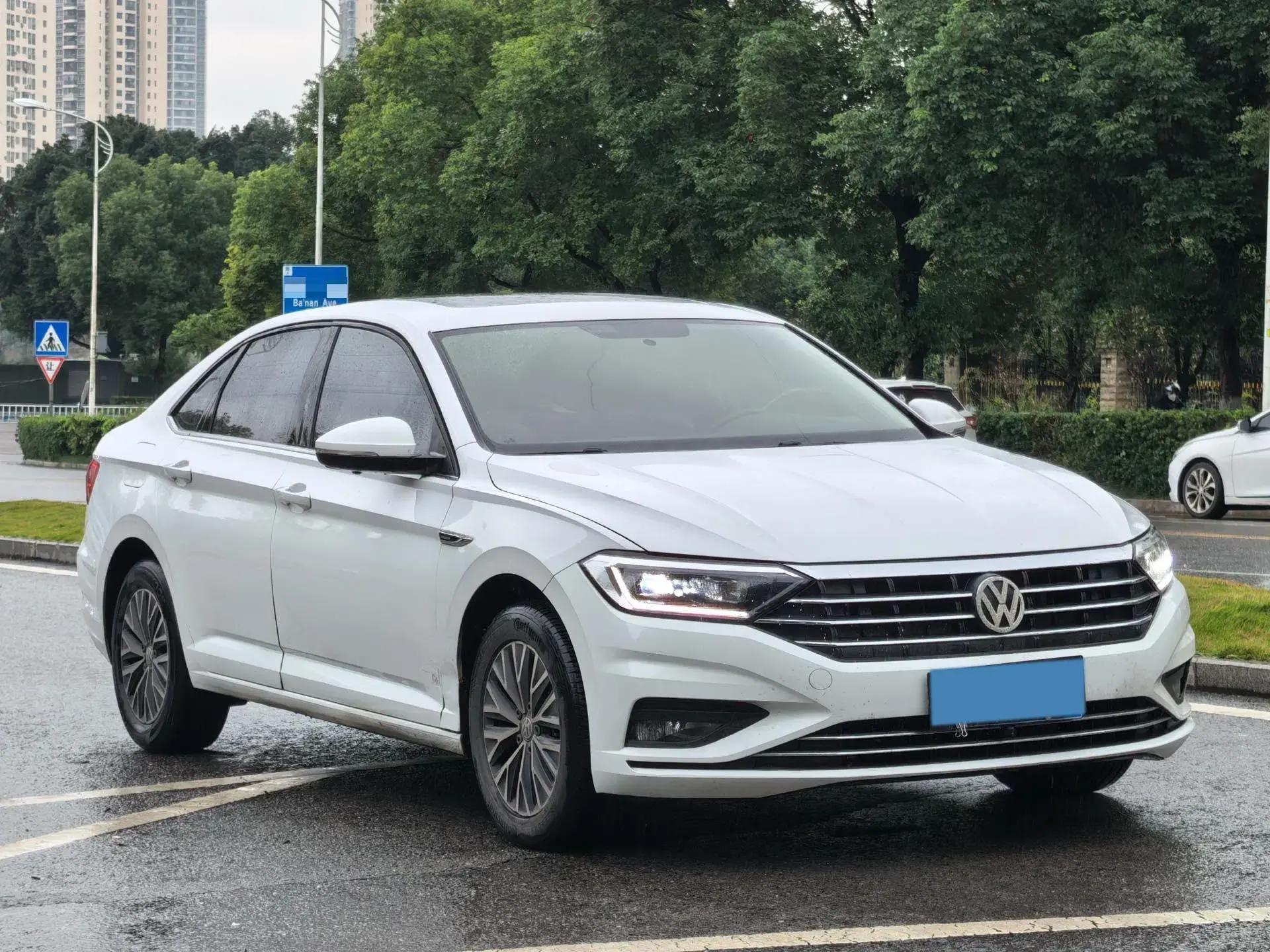 2021 VOLKSWAGEN SAGITAR thumbnail 3