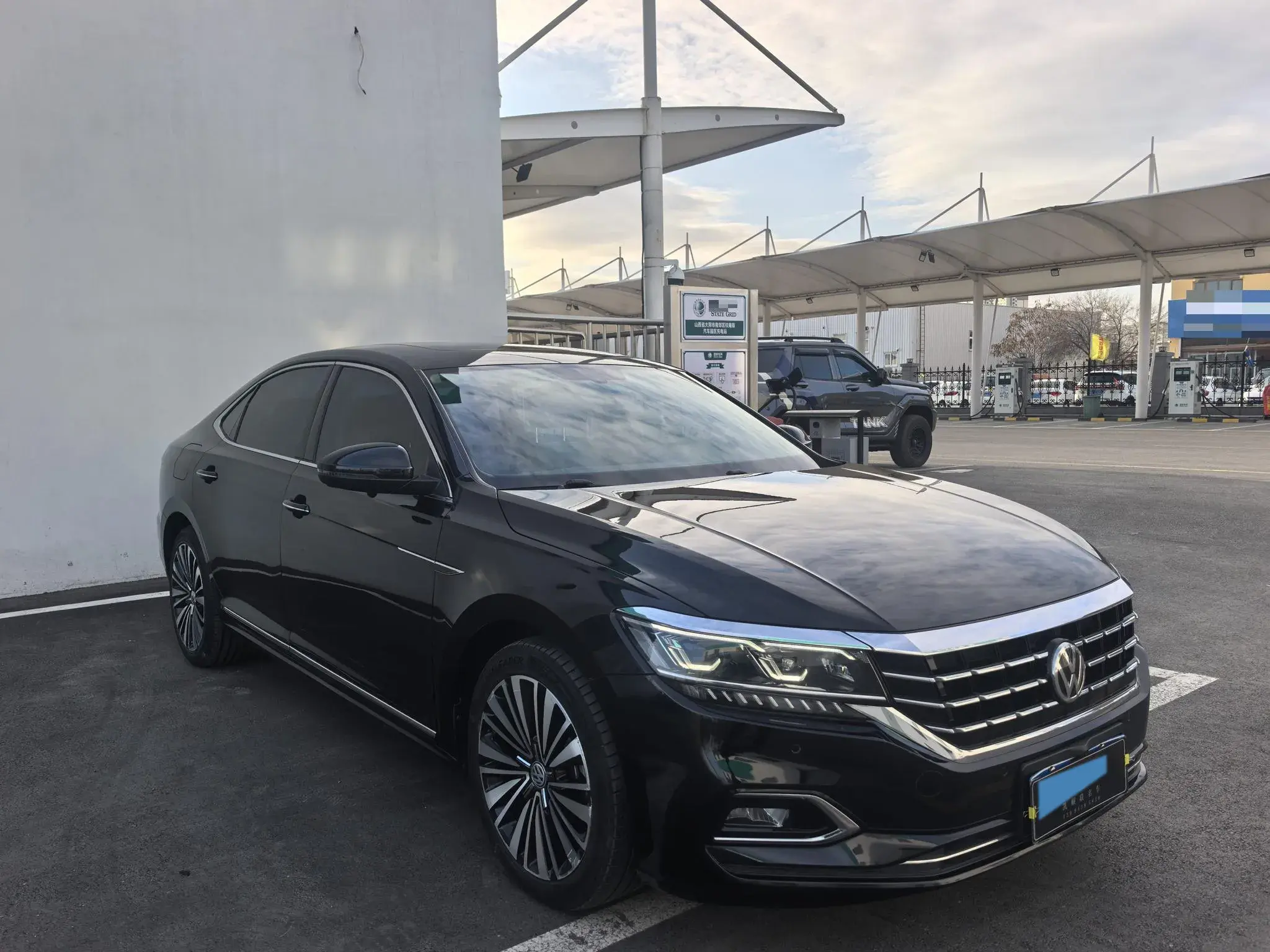 2019 VOLKSWAGEN PASSAT thumbnail 2