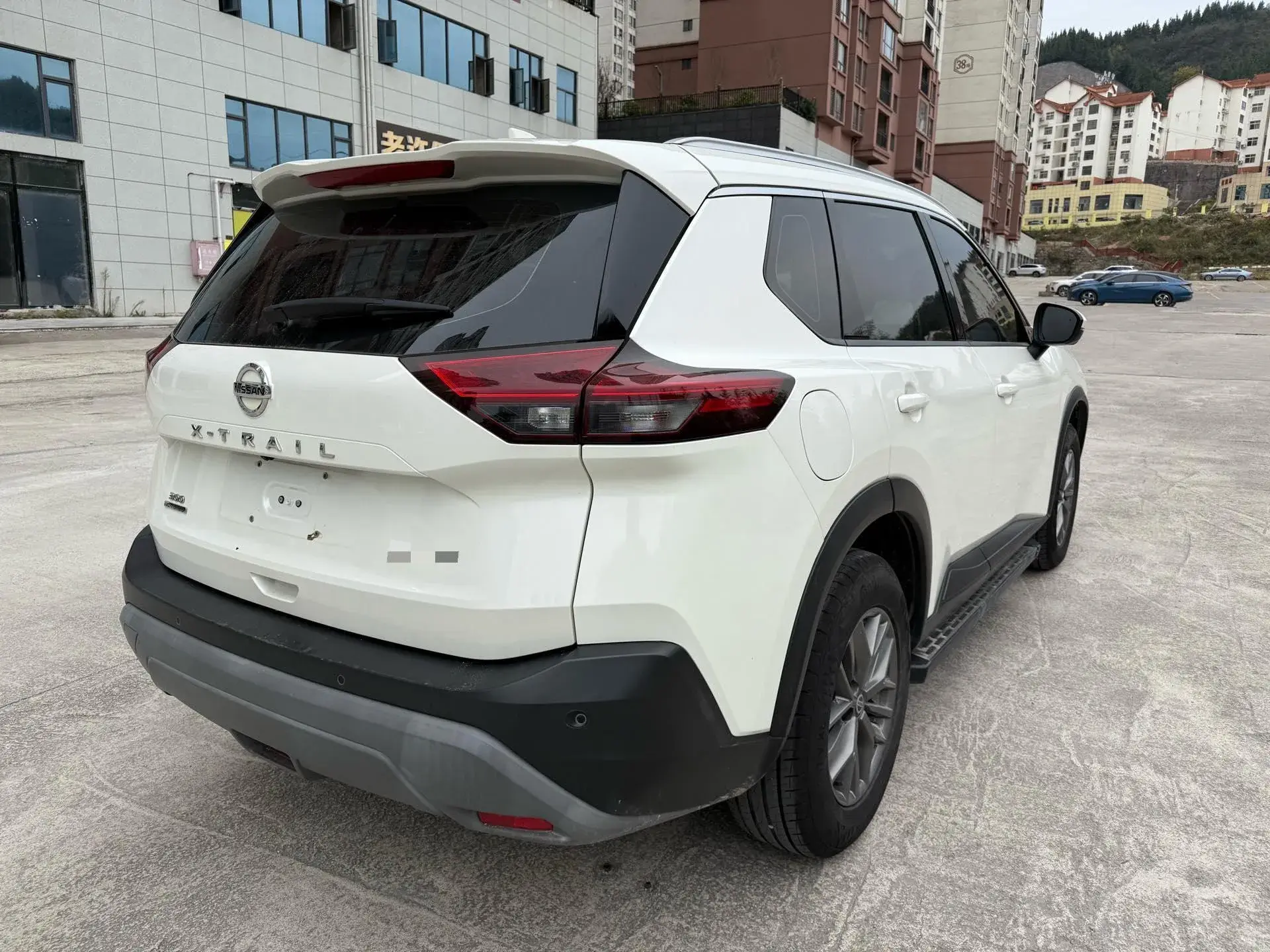2021 NISSAN X-TRAIL thumbnail 4