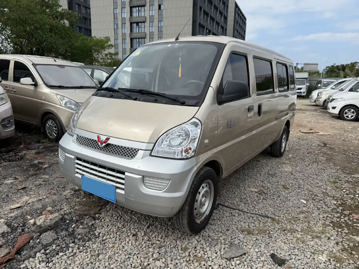 2017 WuLing RongGuang 1.2L 82HP L4 5MT