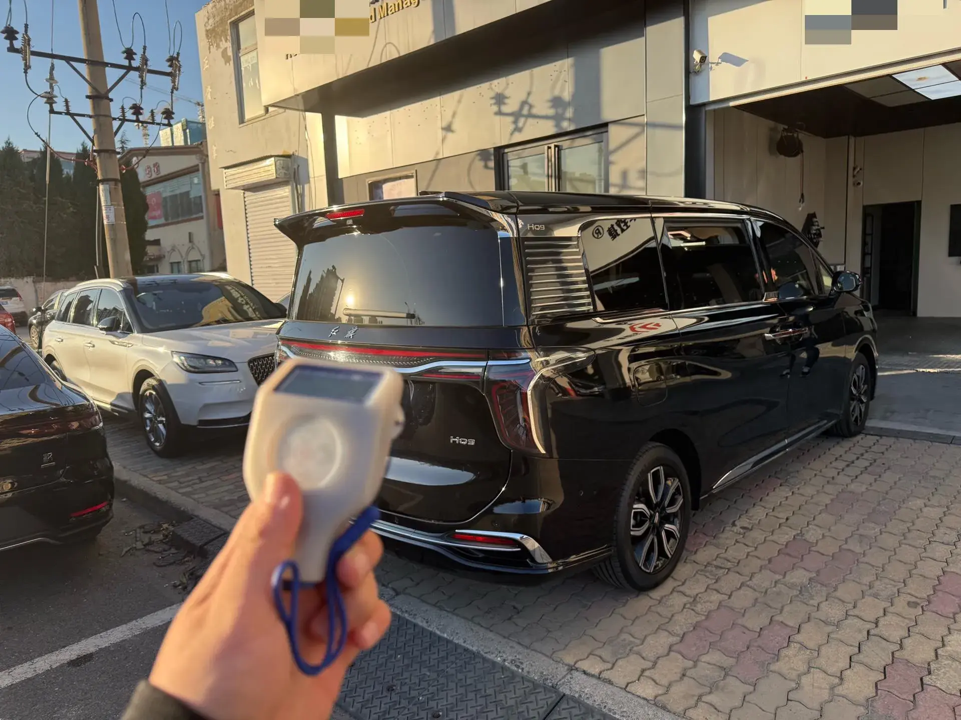 2023 HONGQI HQ9 thumbnail 3