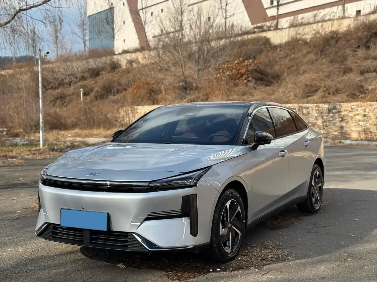 2025 Geely Galaxy L6 1.5L 112HP L4 1DHT PHEV 19.09KWH