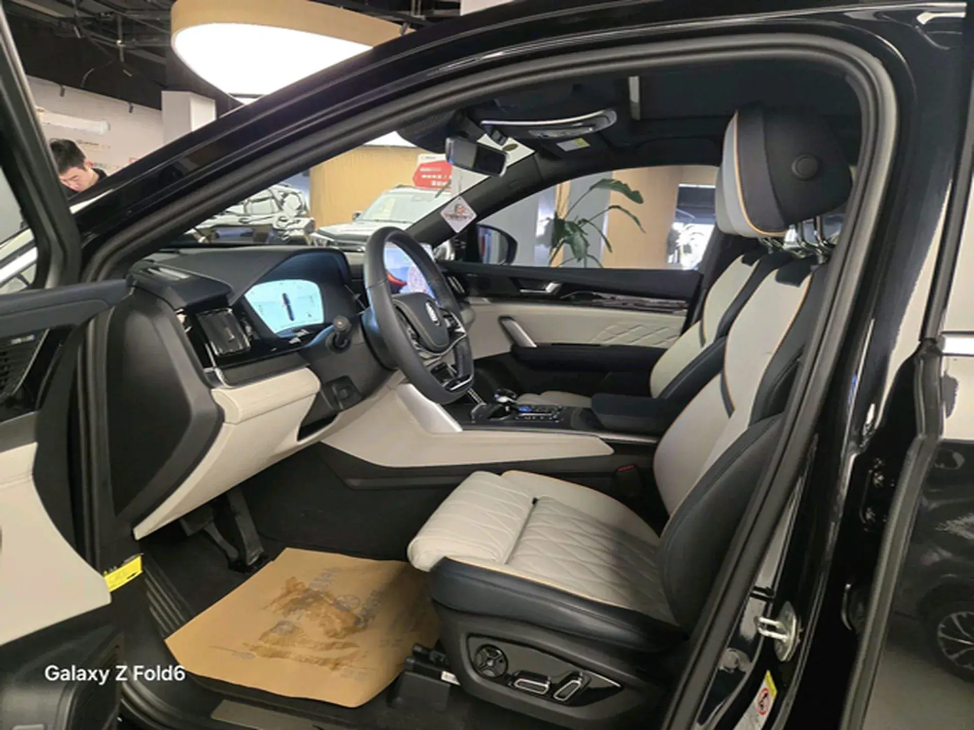 2024 BYD TANG thumbnail 4