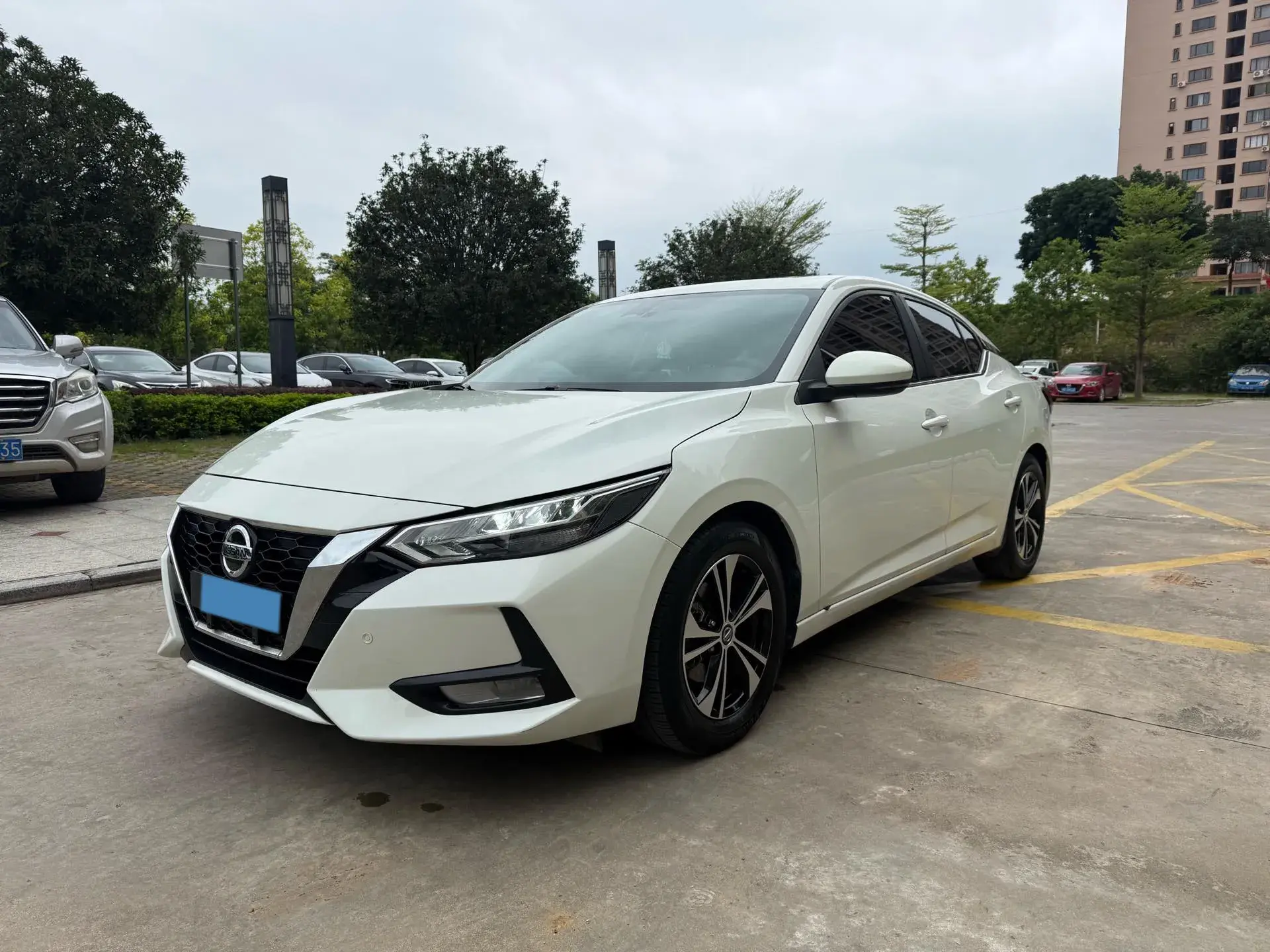 2021 NISSAN SYLPHY view 1