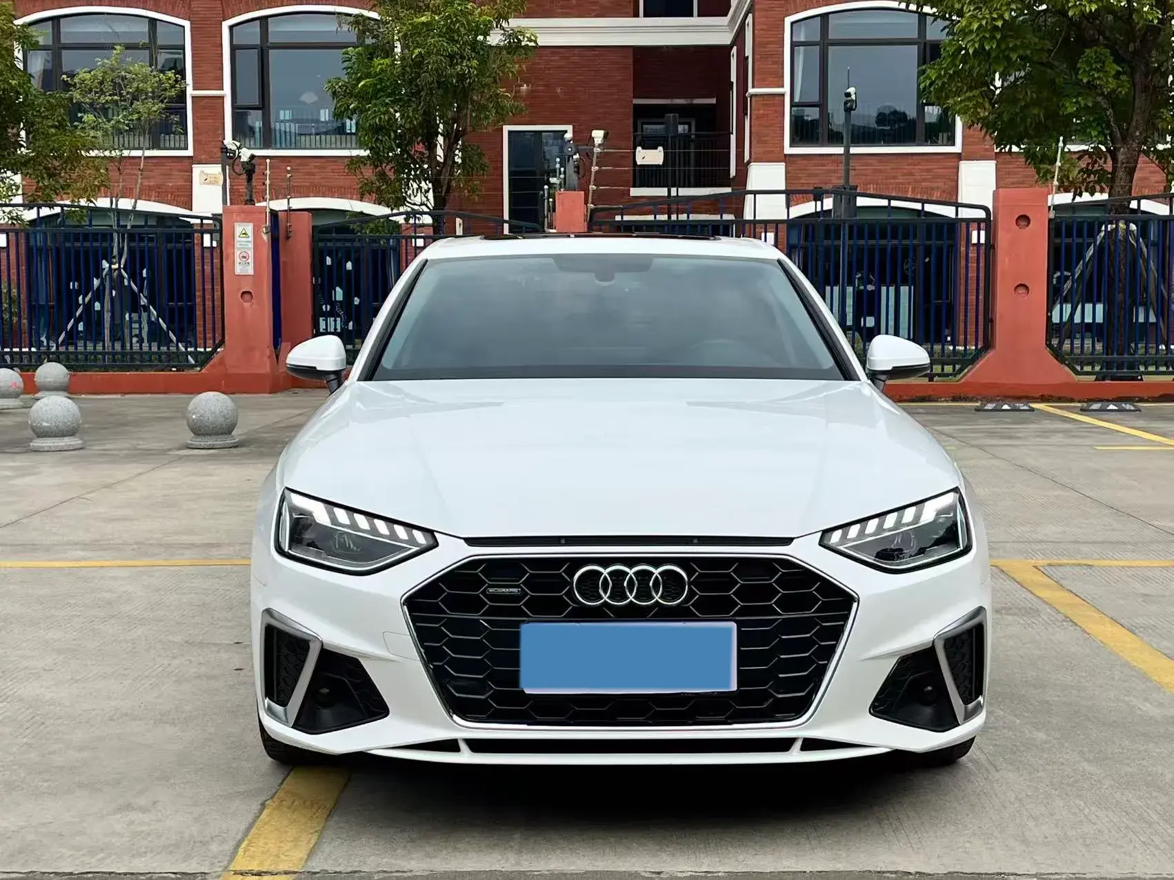 2022 AUDI A4L thumbnail 2