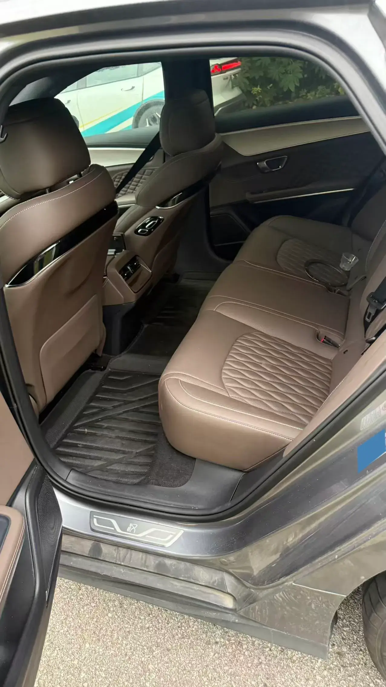 2024 BYD HAN thumbnail 3