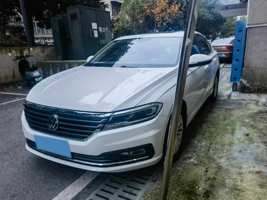 2021 VOLKSWAGEN LAVIDA view 1