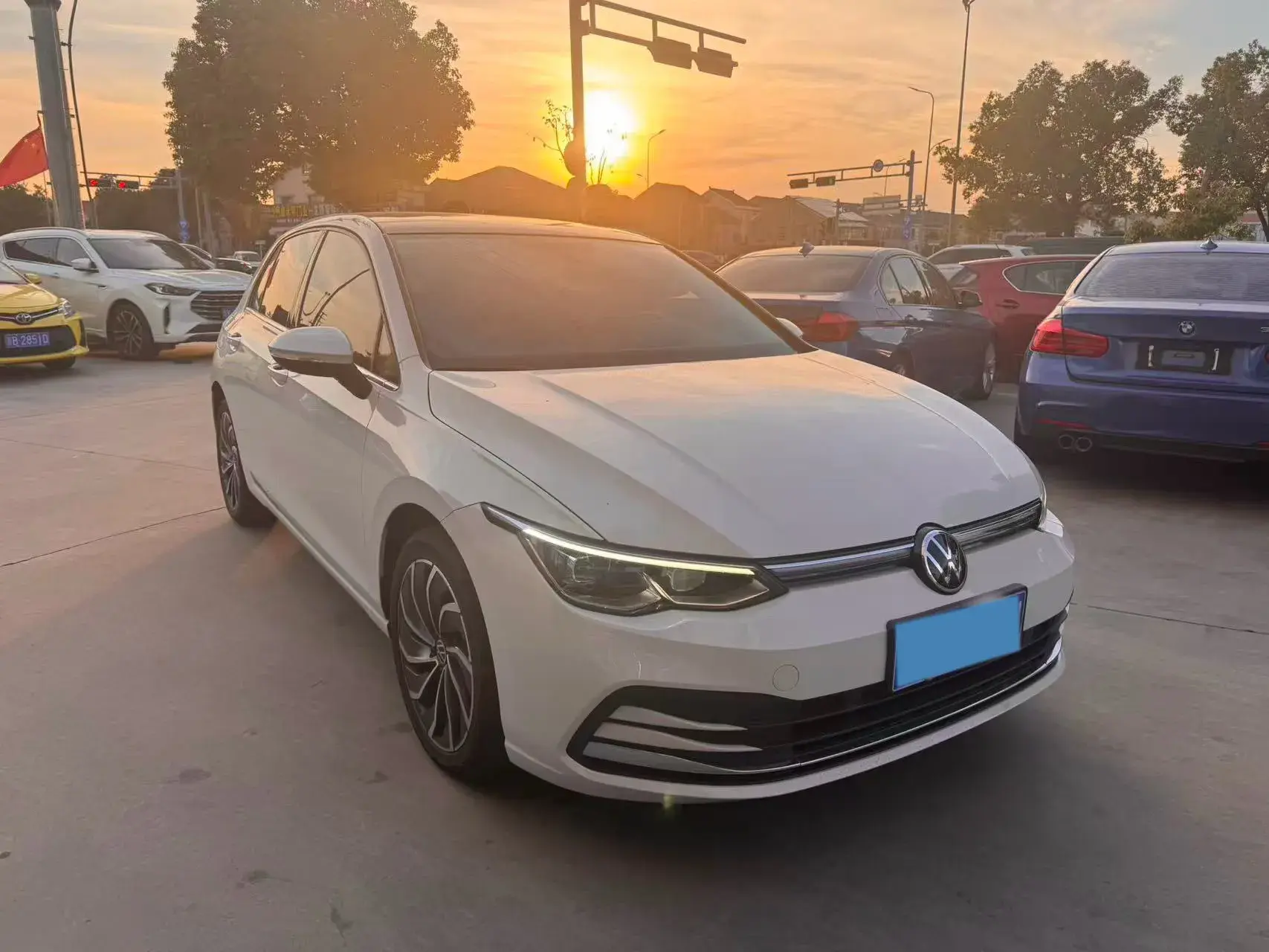 2023 VOLKSWAGEN GOLF thumbnail 2