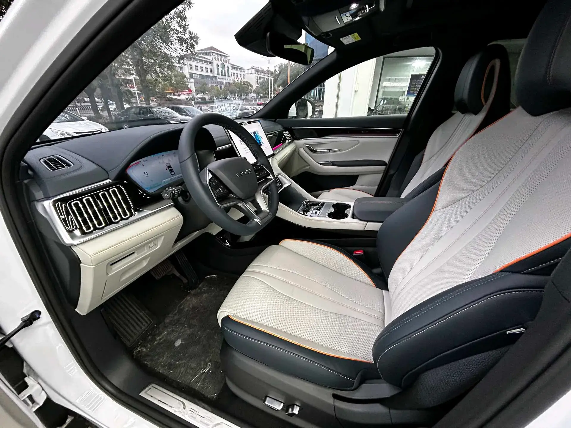 2024 BYD SONG thumbnail 4