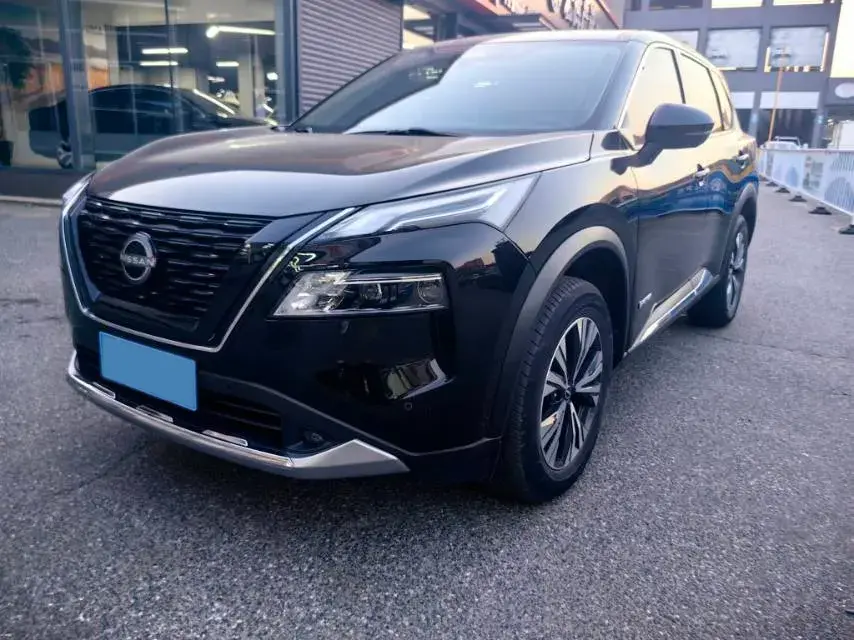 2023 NISSAN X-TRAIL view 1