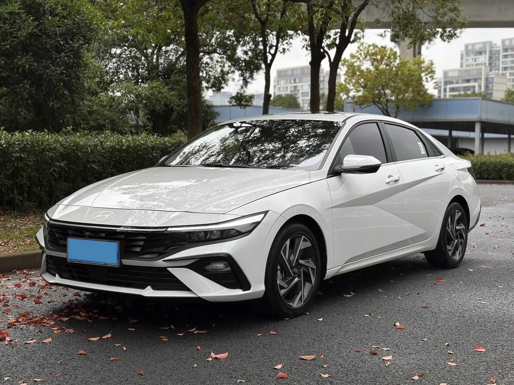 2023 HYUNDAI ELANTRA view 1