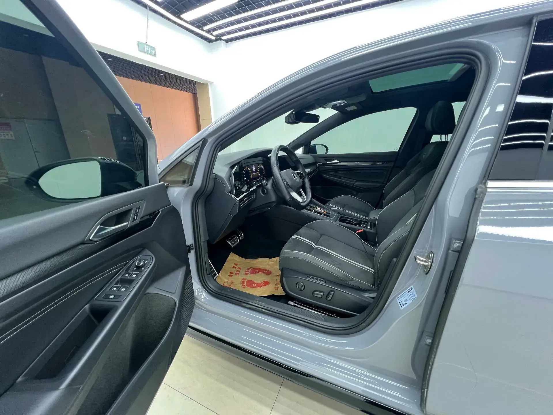 2021 VOLKSWAGEN GOLF thumbnail 3