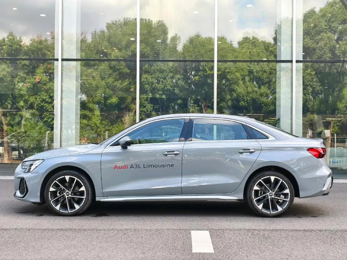 2025 Audi A3 1.5T 160HP L4 7DCT,autocango,china used car exporter,china ev exporter,chinese used car exporter,chinese used ev exporter