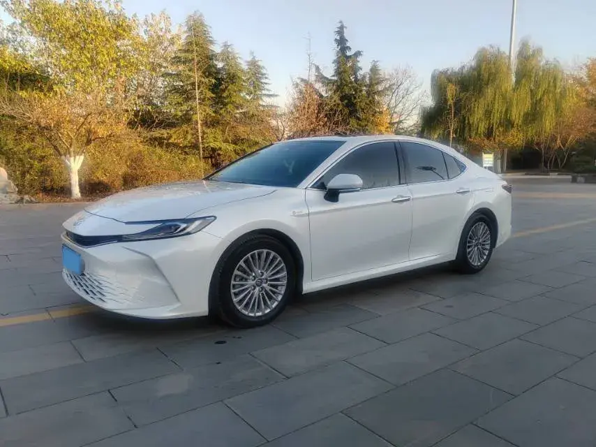 2024 Toyota Camry 2.0L 152HP L4 E-CVT Hybrid