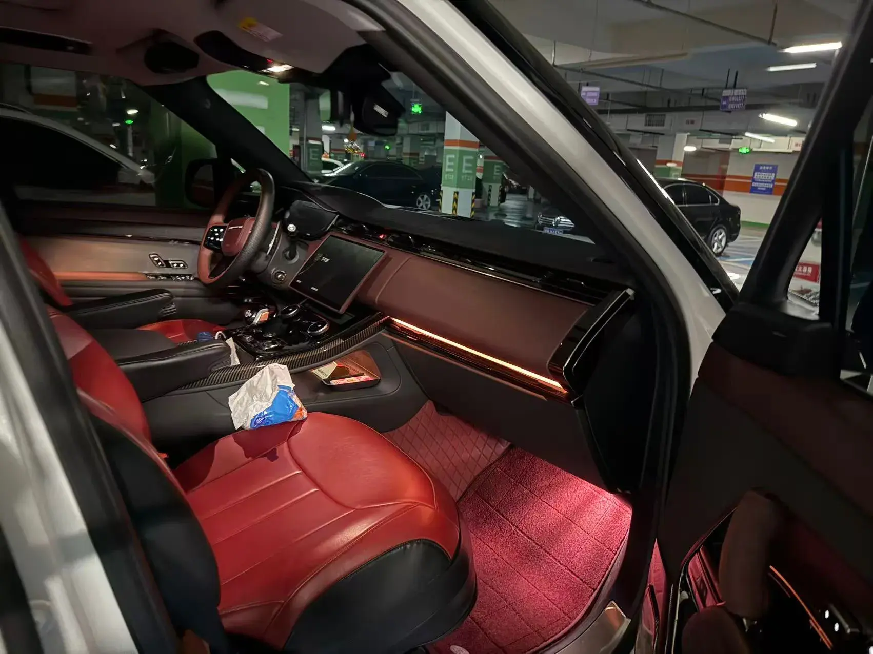 2023 LAND ROVER thumbnail 4