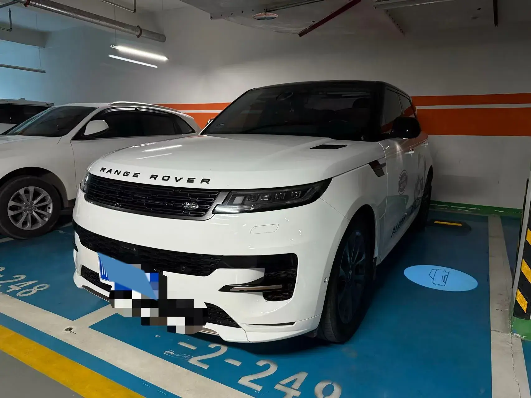 2023 LAND ROVER view 1
