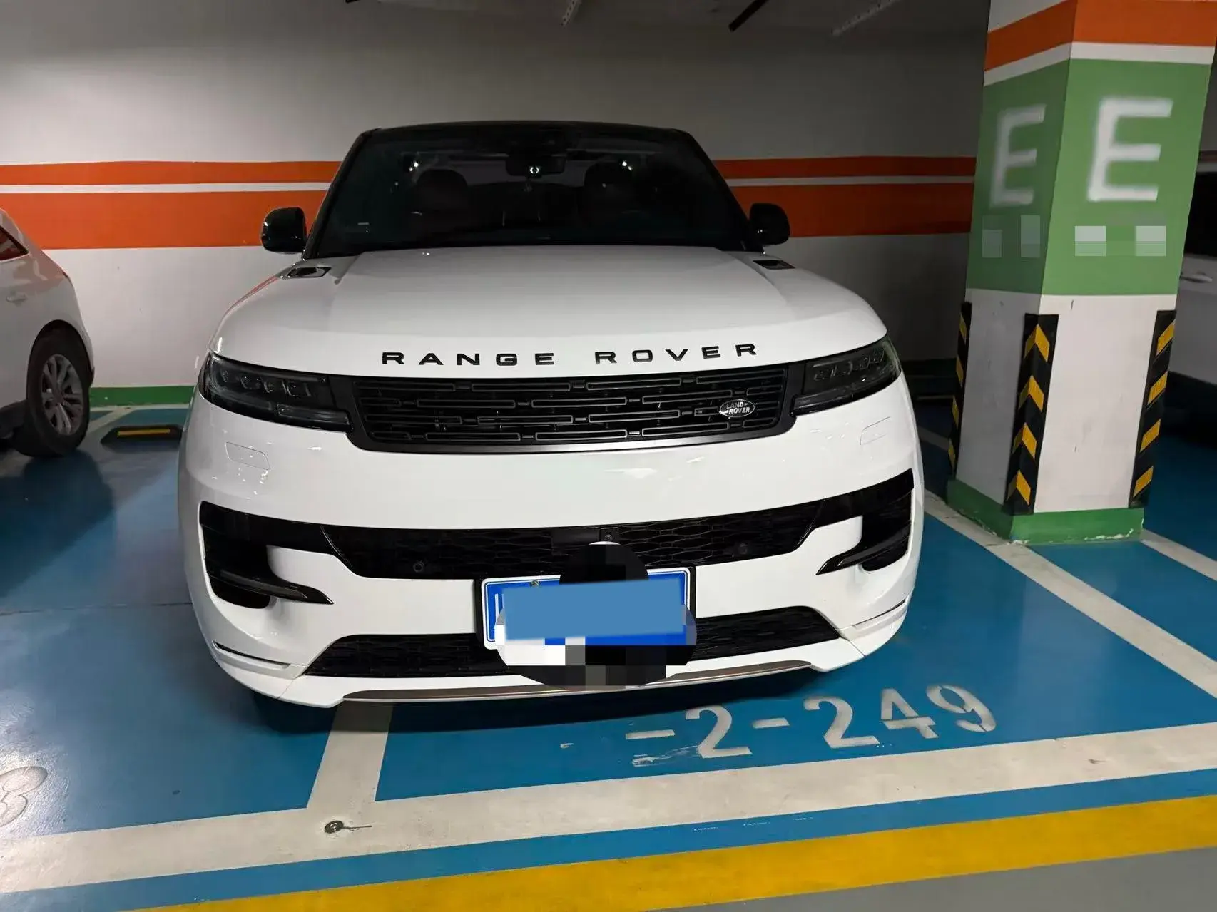 2023 LAND ROVER thumbnail 2