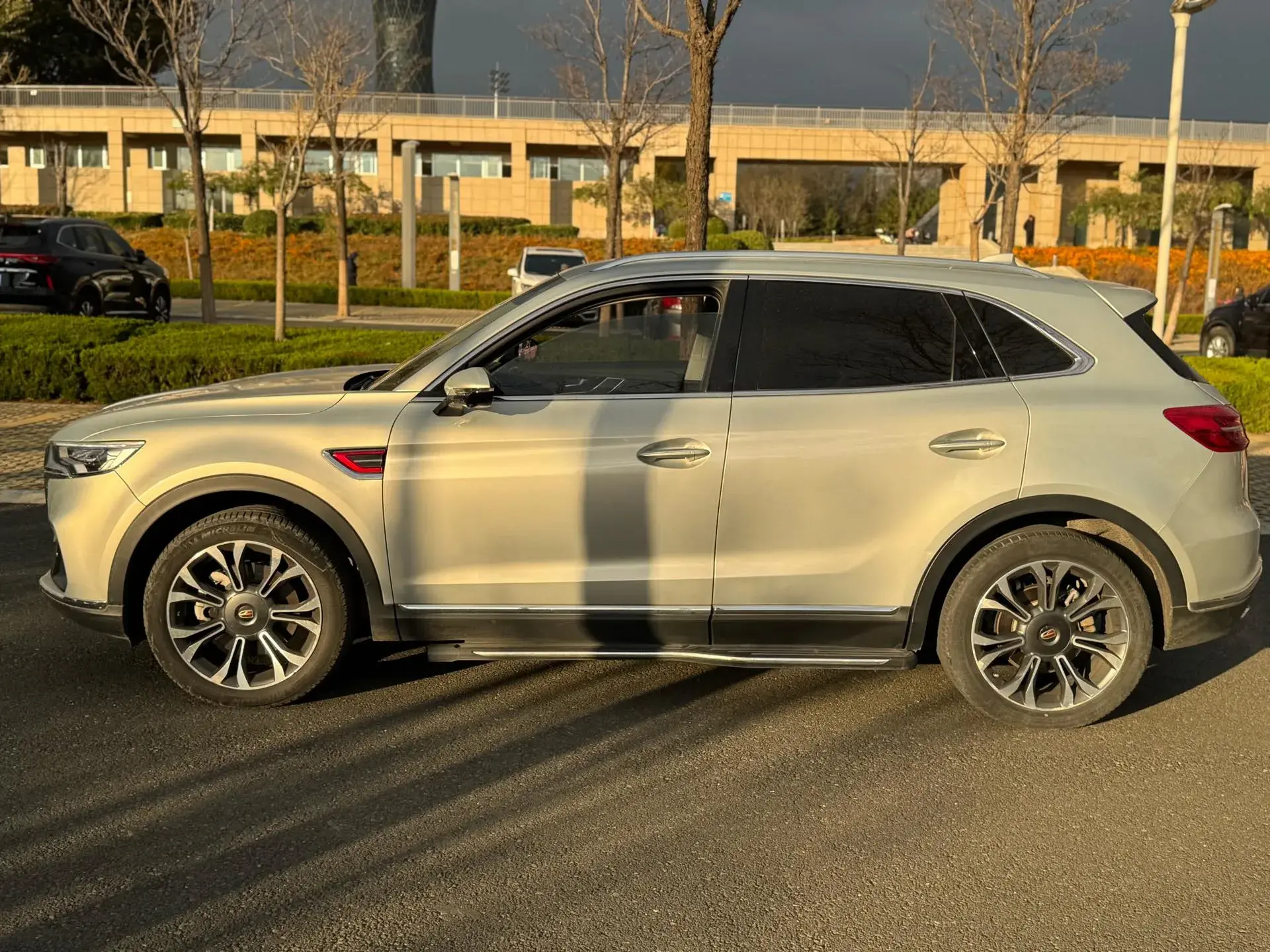 2019 HONGQI HS5 thumbnail 3
