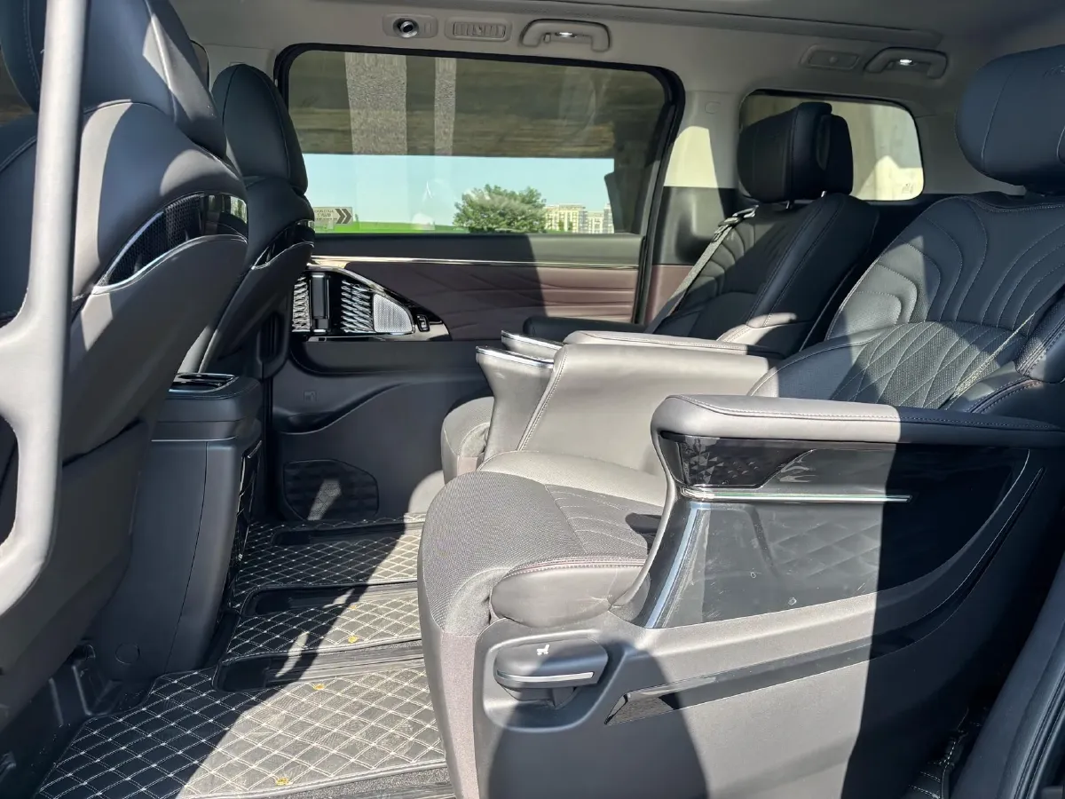 2024 GAC Trumpchi M8 2.0T 252HP L4 8AT,autocango,china used car exporter,china ev exporter,chinese used car exporter,chinese used ev exporter