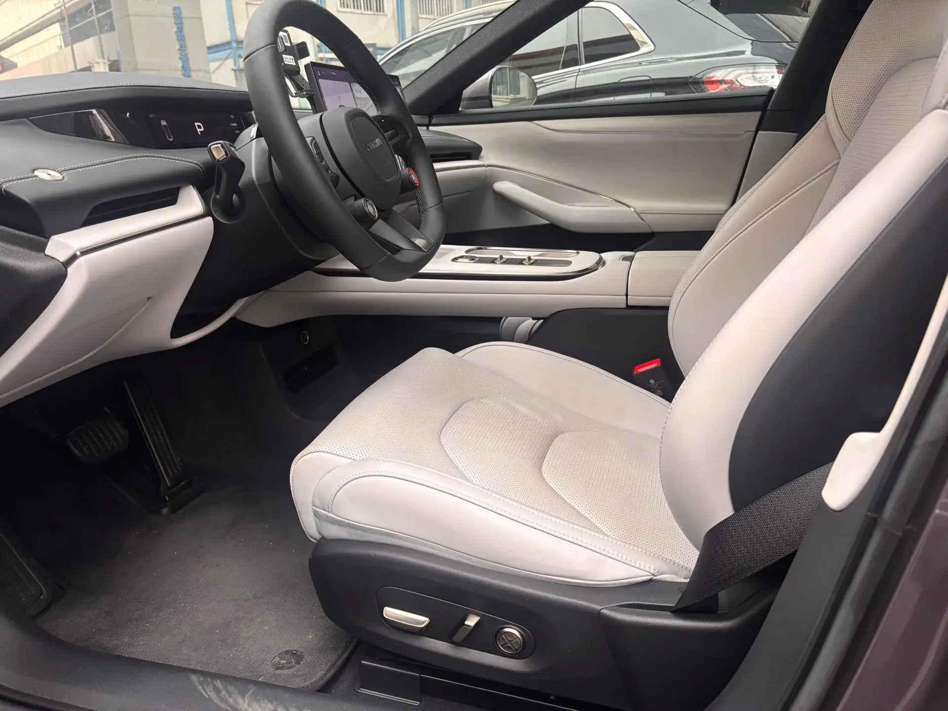 2024 MI SU7 thumbnail 3