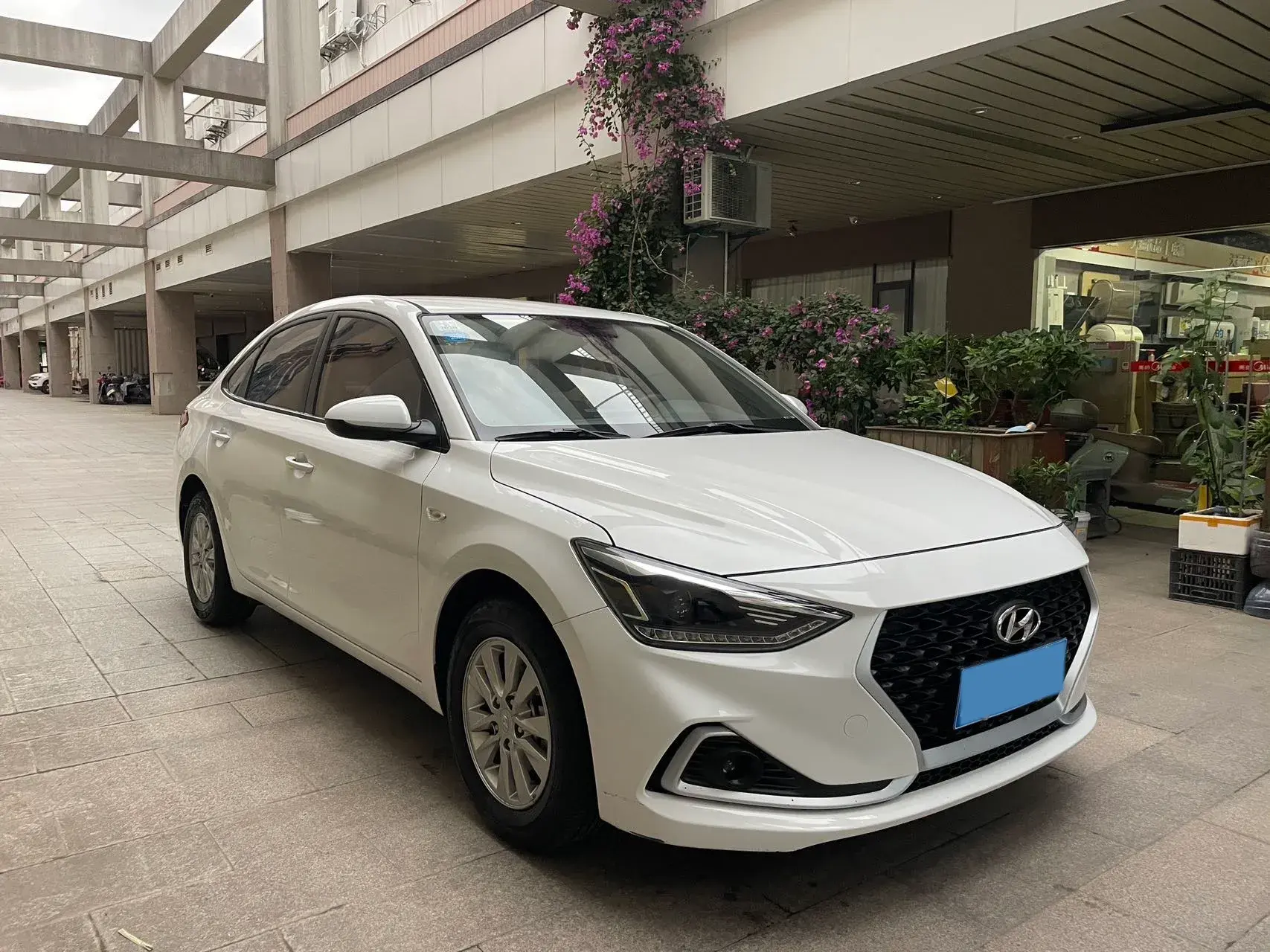 2017 HYUNDAI CELESTA thumbnail 3