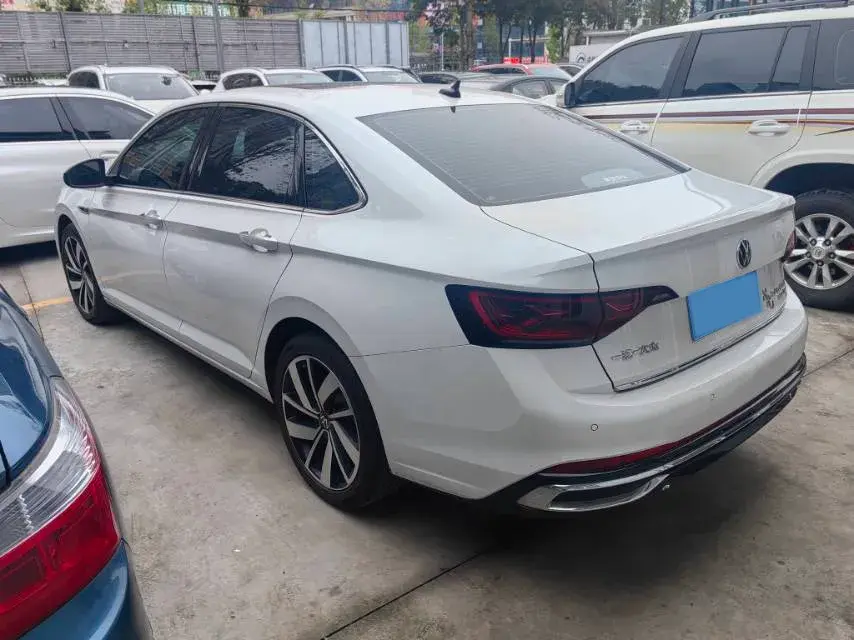 2025 VOLKSWAGEN SAGITAR thumbnail 3