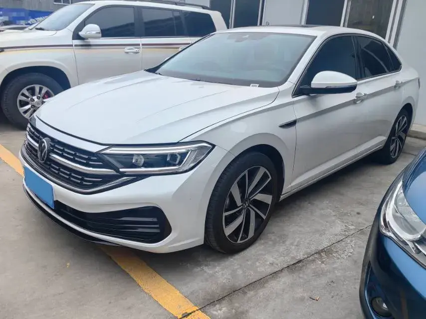 2025 VOLKSWAGEN SAGITAR view 1