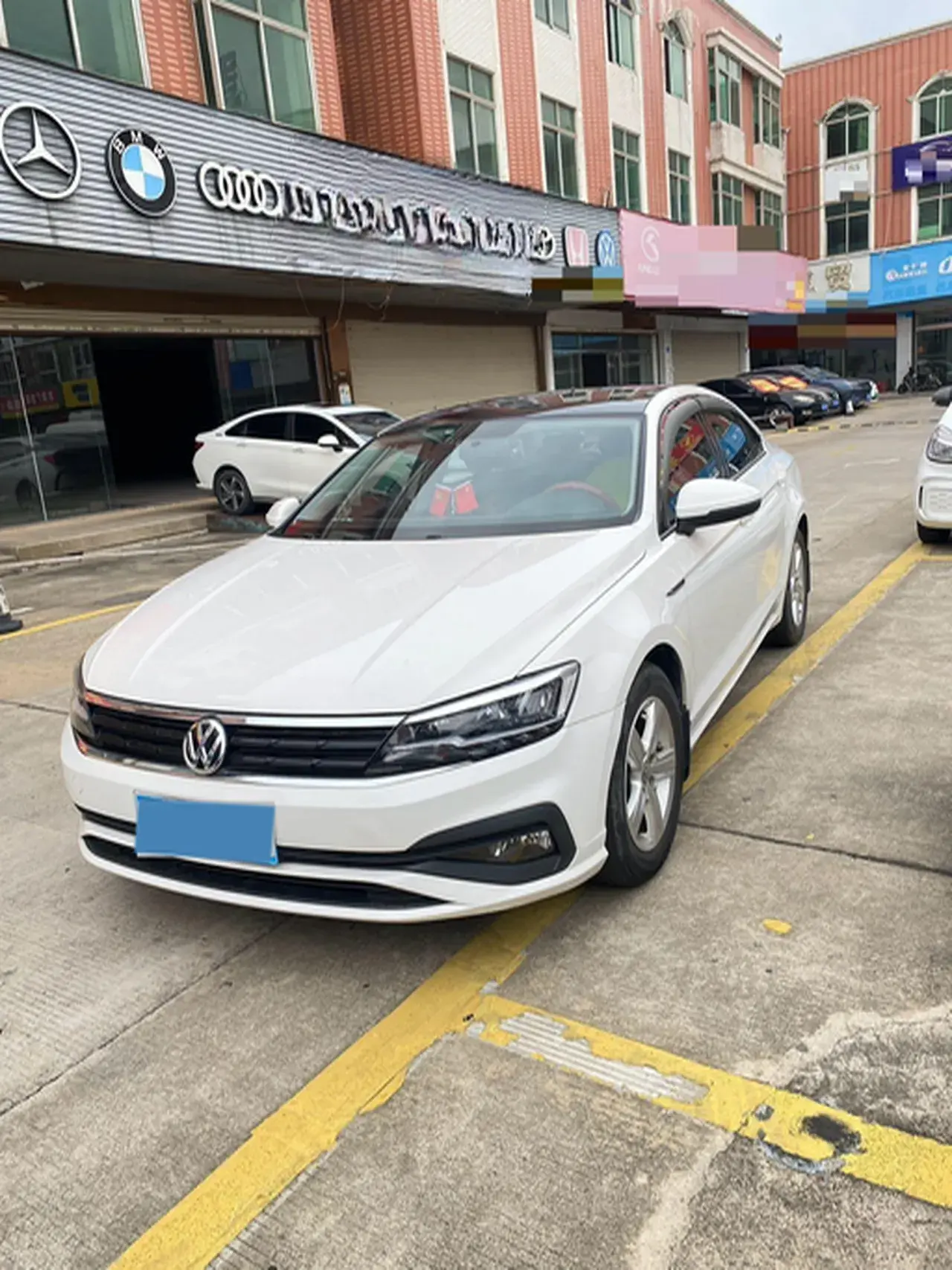 2021 VOLKSWAGEN LAMANDO view 1
