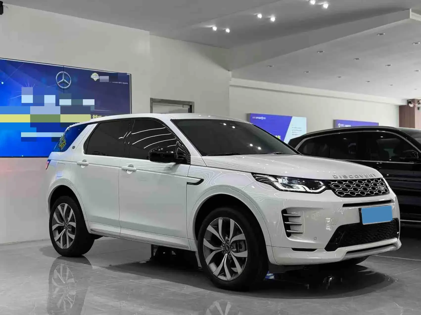 2025 LAND ROVER thumbnail 3