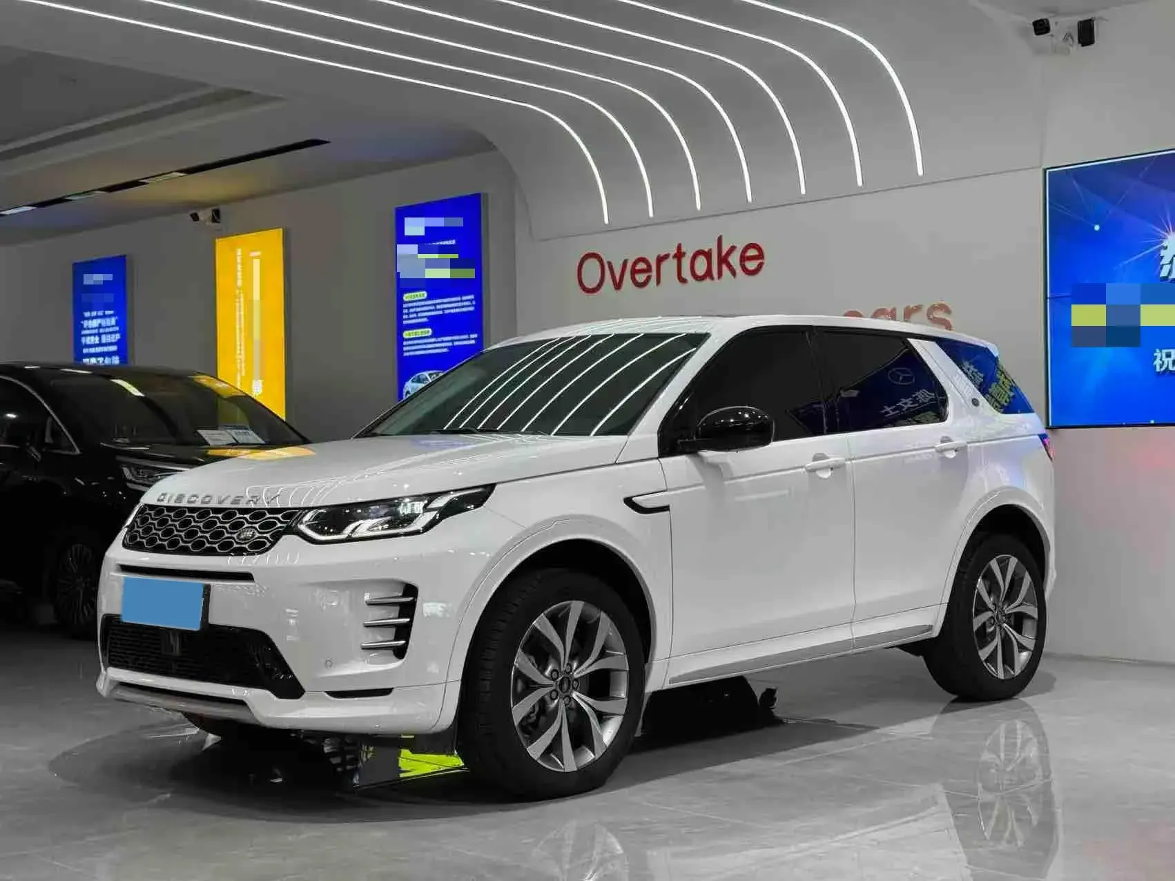 2025 LAND ROVER view 1