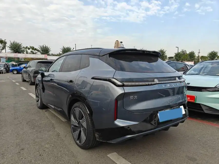 2025 LYNK&CO 08 thumbnail 4