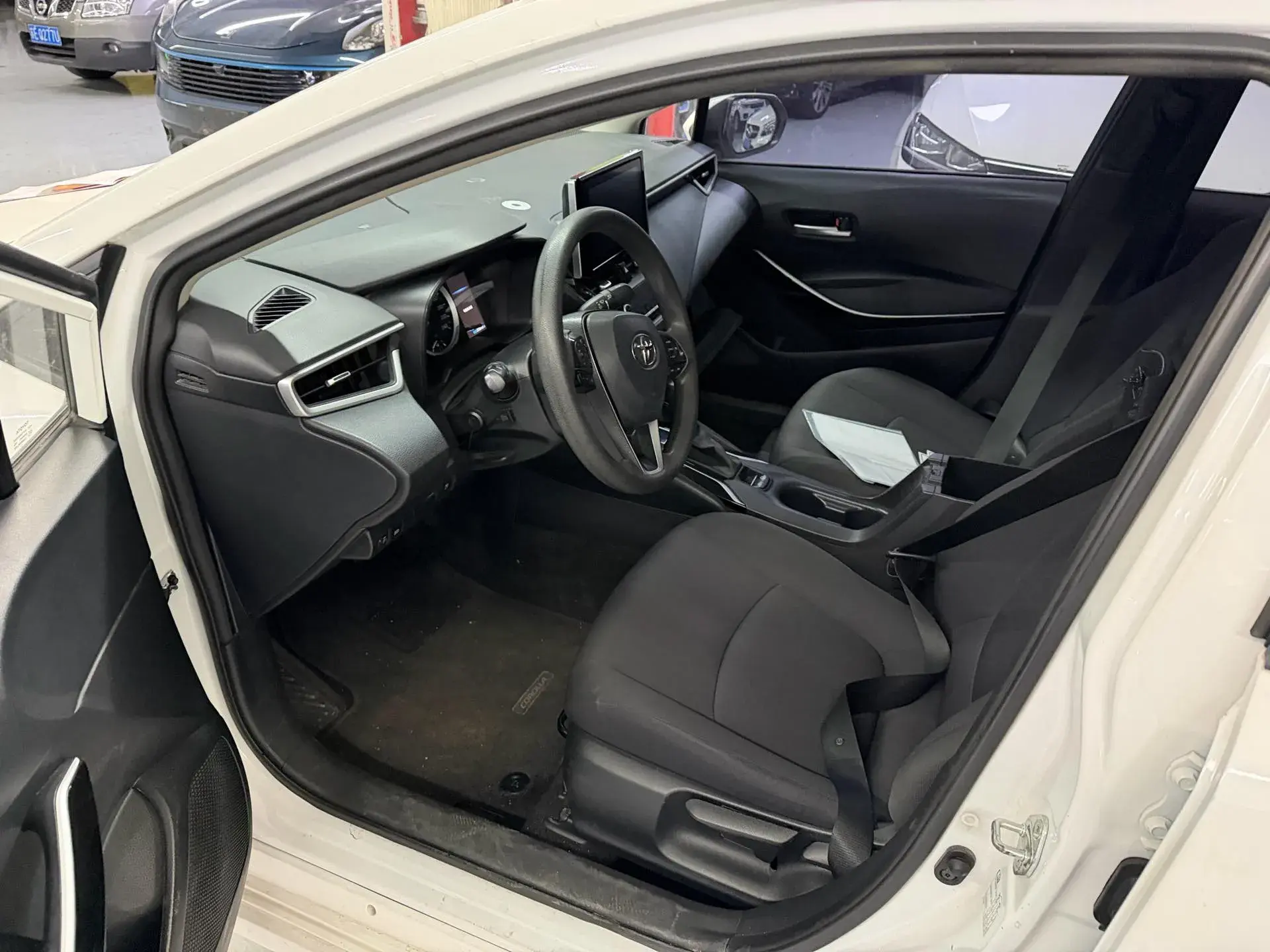 2022 TOYOTA COROLLA thumbnail 3