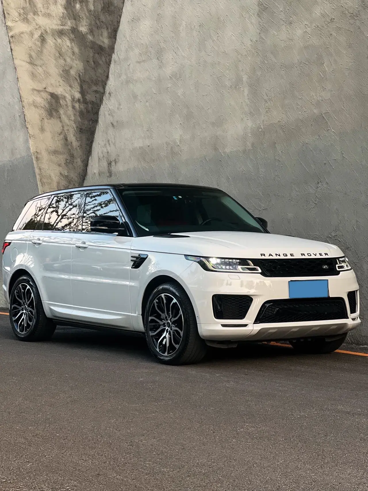 2022 LAND ROVER thumbnail 2